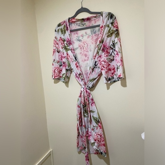 Show Me Your Mumu Pink cute Floral women’s robe with tie belt. OS 100% polyester - Picture 2 of 12